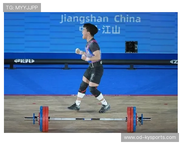 德国男子67公斤级举重选手在决赛中获得银牌，德国举重冠军再婚